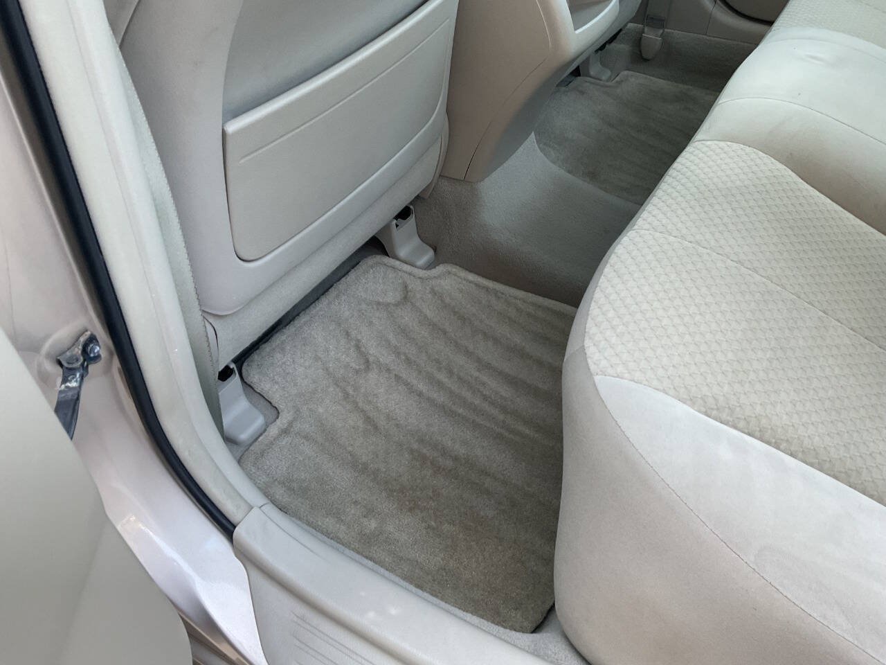 Used 2007 Toyota Camry LE FWD image 26