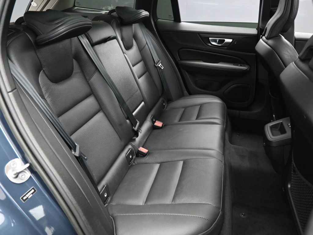 Used 2023 Volvo V60 B5 Cross Country Plus w/ Climate Package image 28