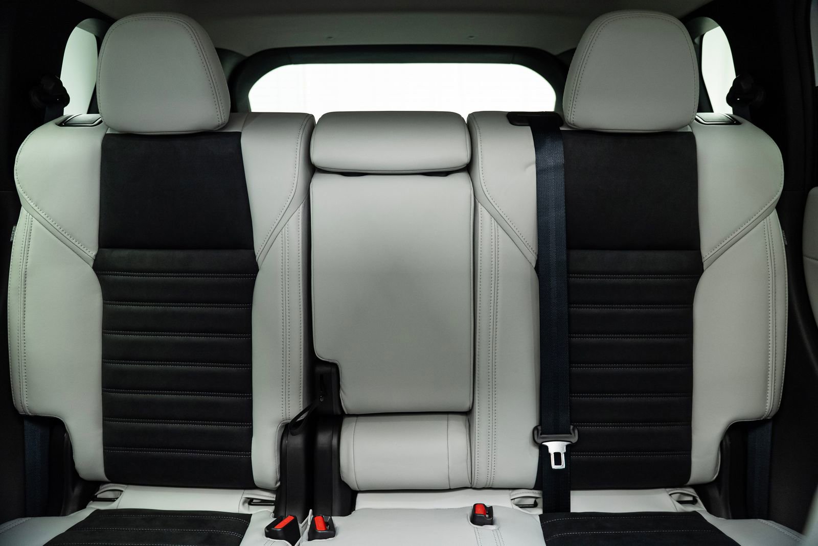 Used 2025 Mitsubishi Outlander SE image 20