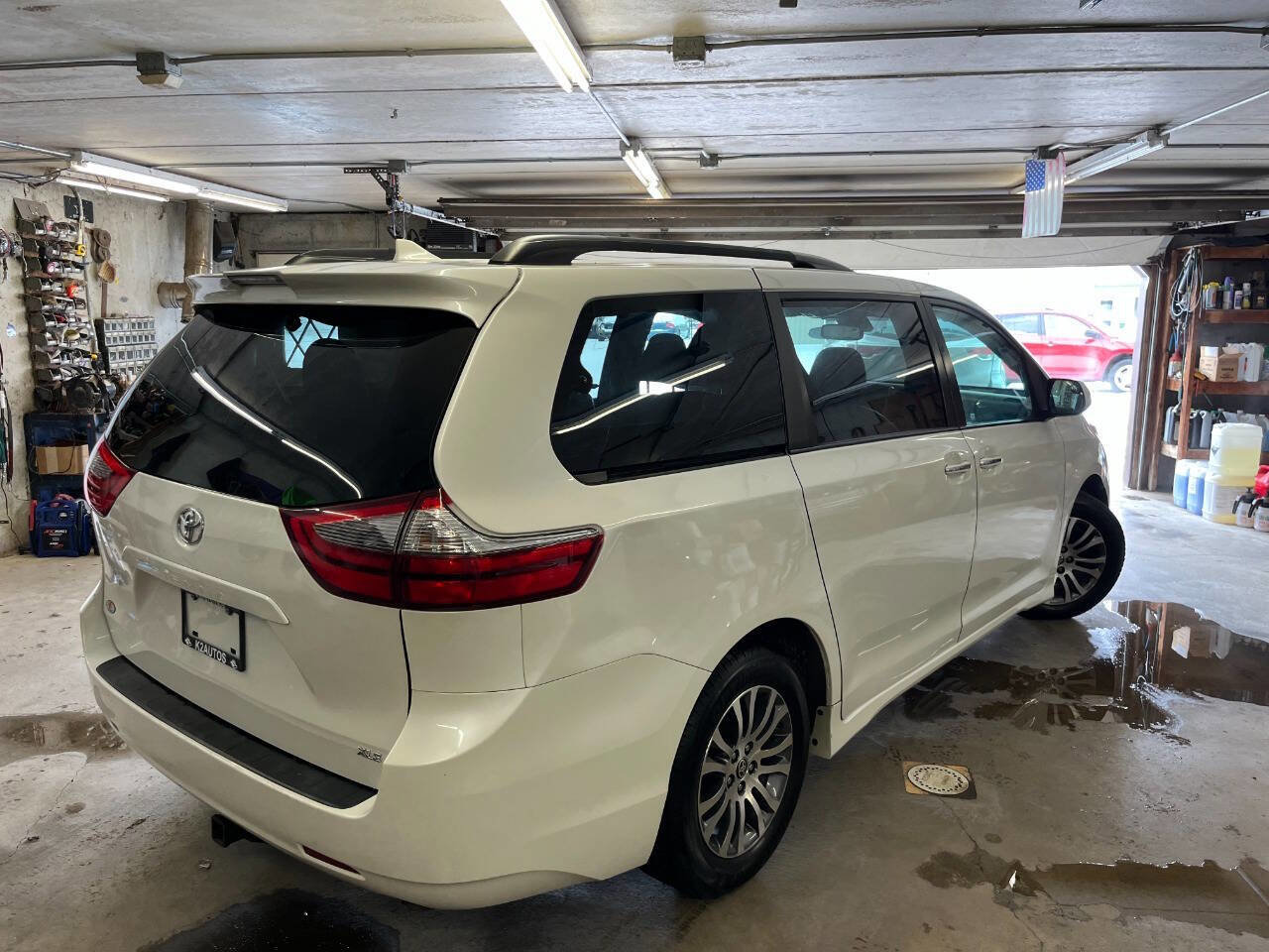 Used 2020 Toyota Sienna XLE image 10
