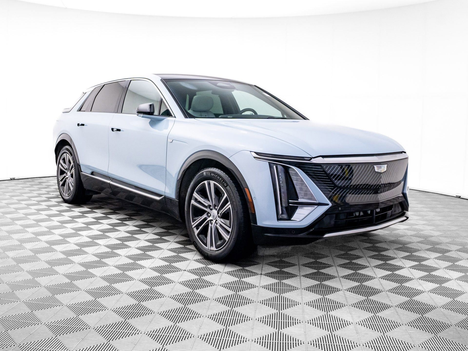 Certified 2024 Cadillac Lyriq Luxury w/ LPO, Floor Liner Package AWD/4WD image 8