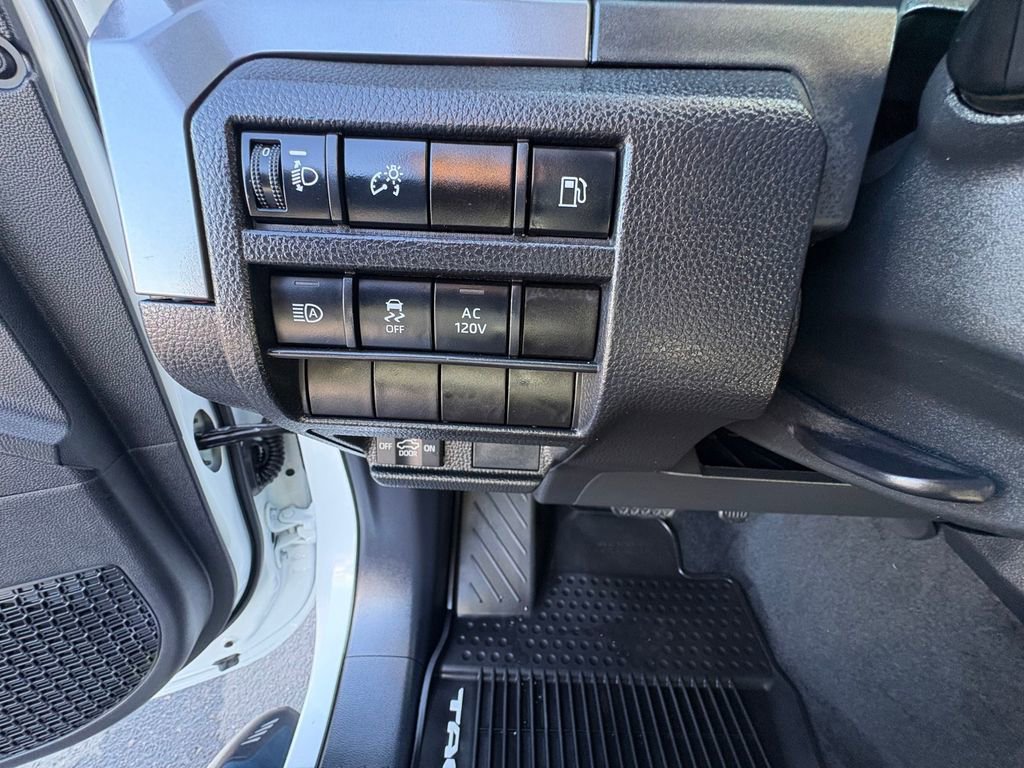 Used 2025 Toyota Tacoma TRD Off-Road image 19