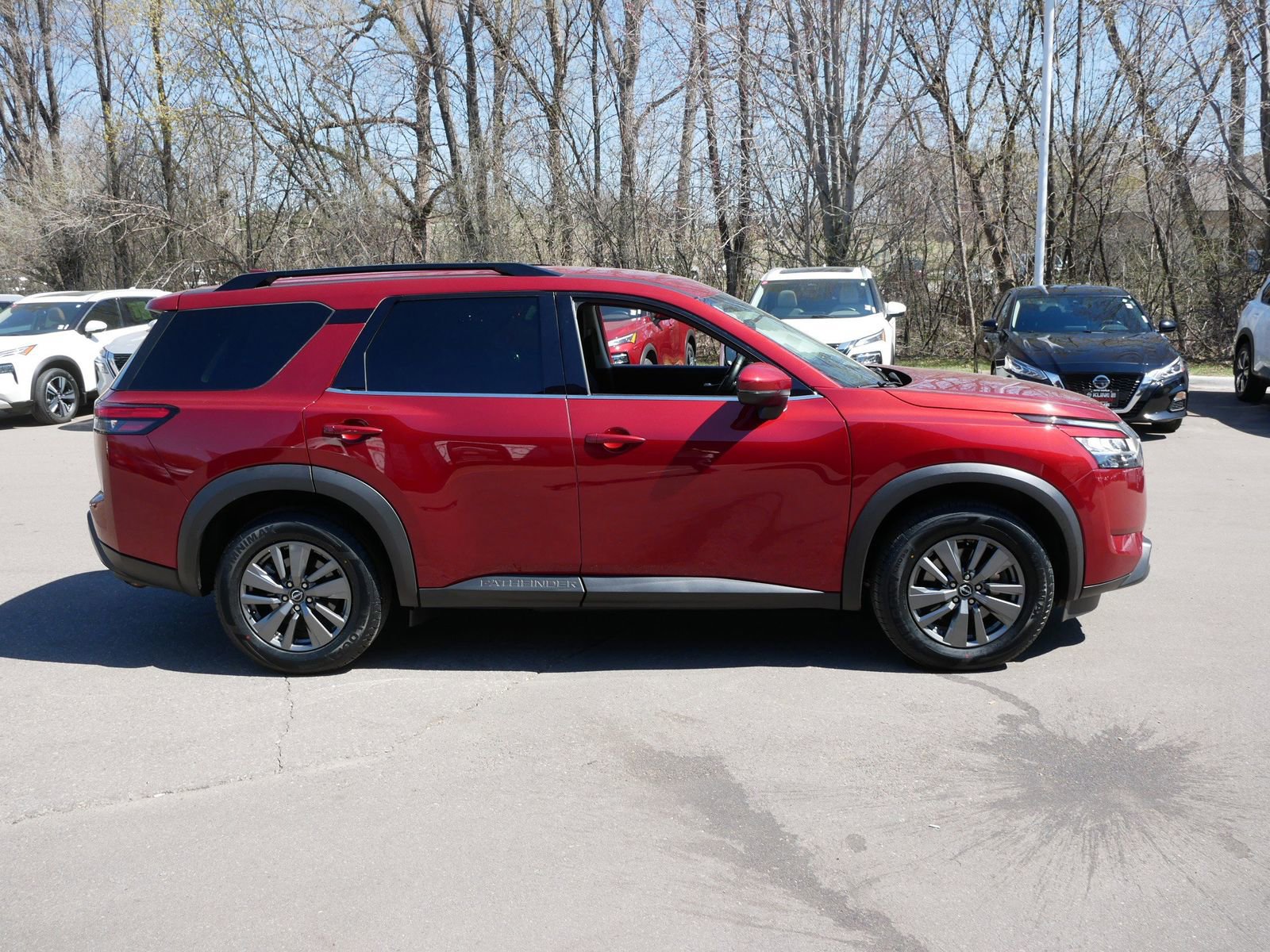 Certified 2022 Nissan Pathfinder SV image 2