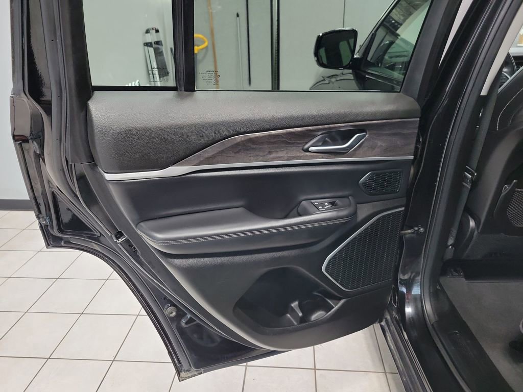 Used 2022 Jeep Grand Cherokee Limited image 33