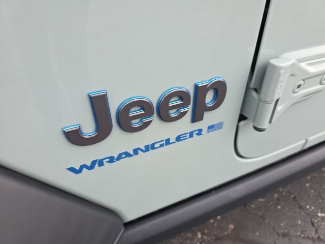Used 2023 Jeep Wrangler Unlimited w/ Sun & Screen Package AWD/4WD image 11