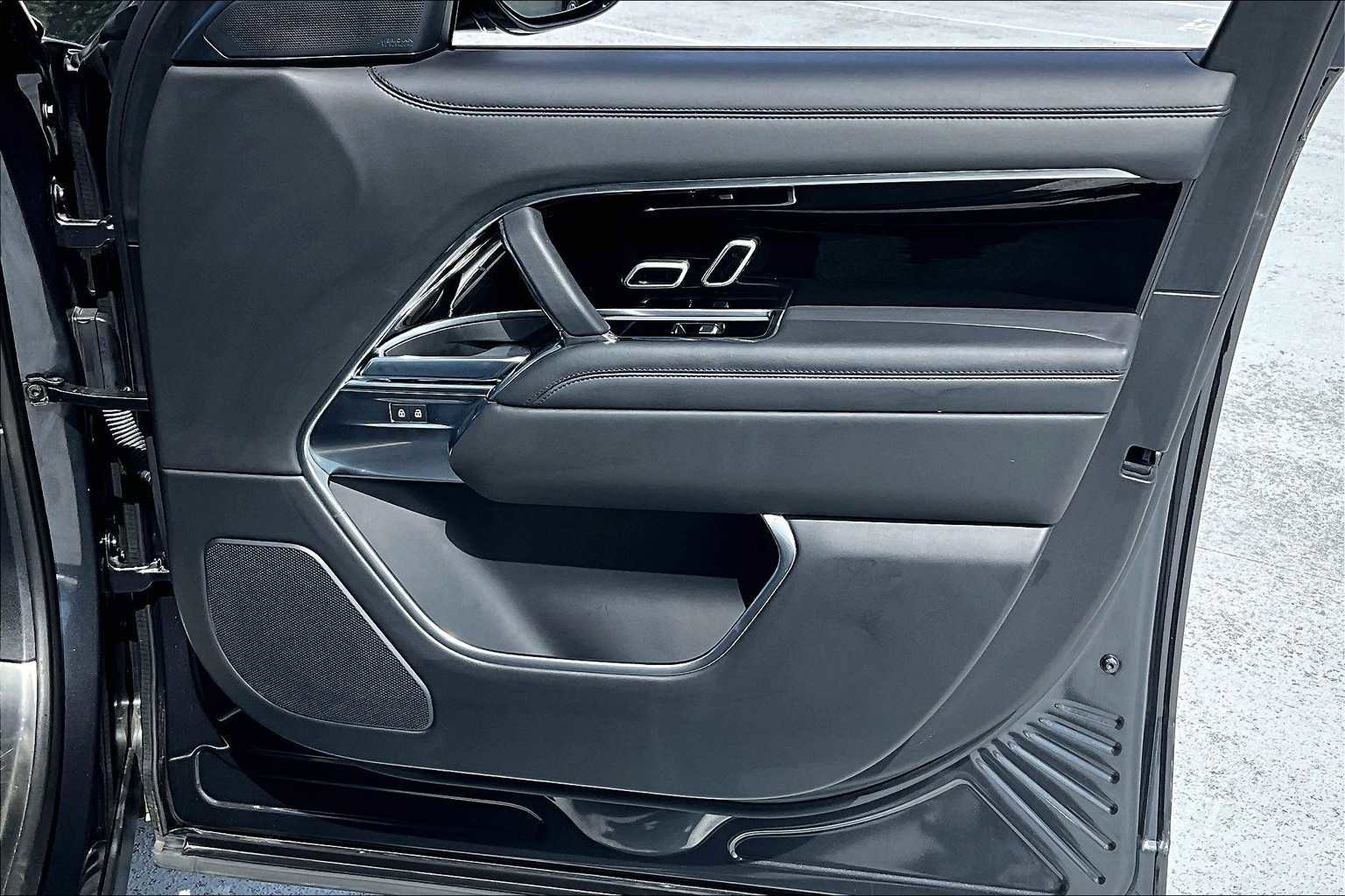 Used 2023 Land Rover Range Rover Long Wheelbase SE image 41