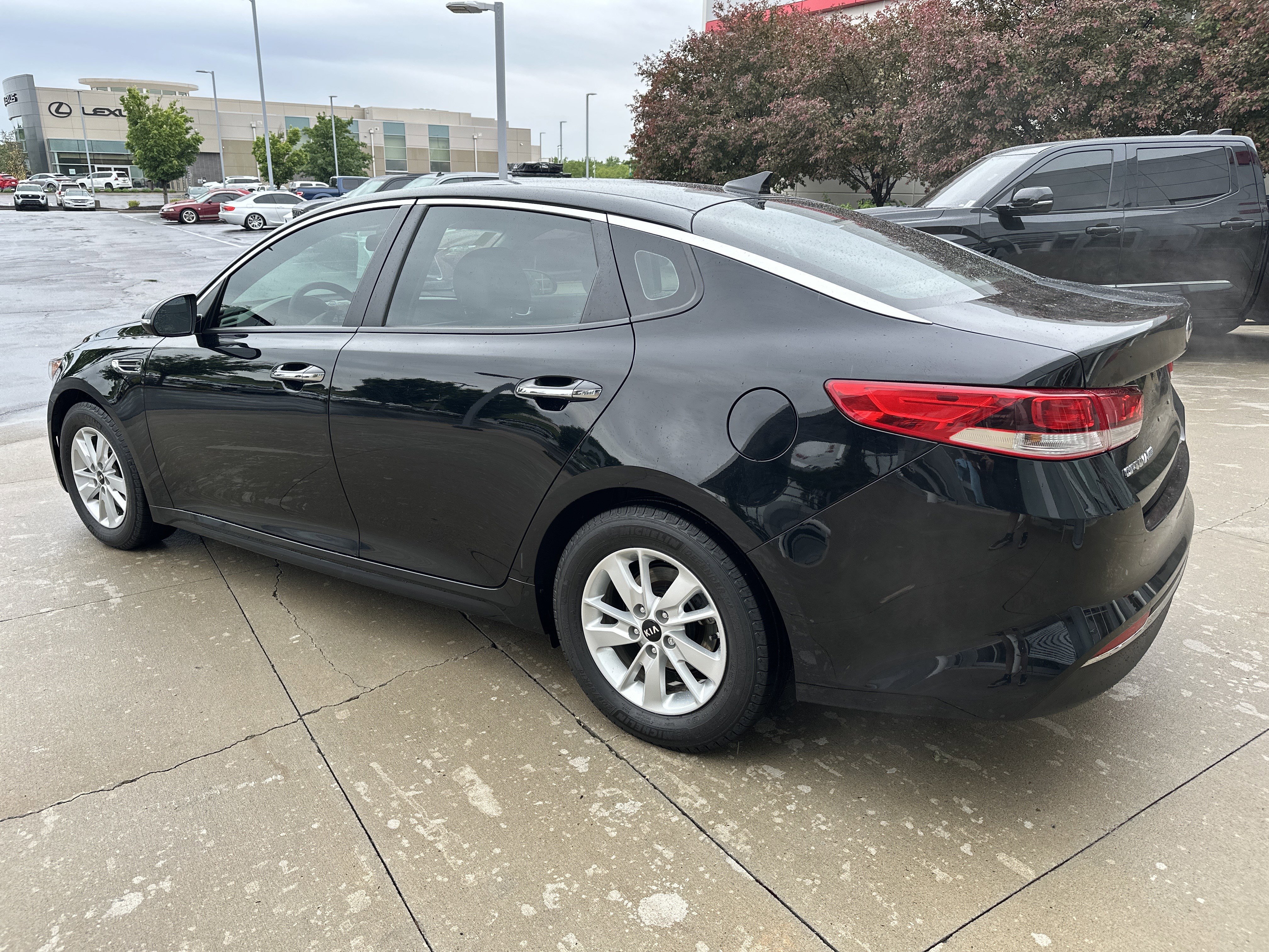 Used 2017 Kia Optima LX FWD image 7