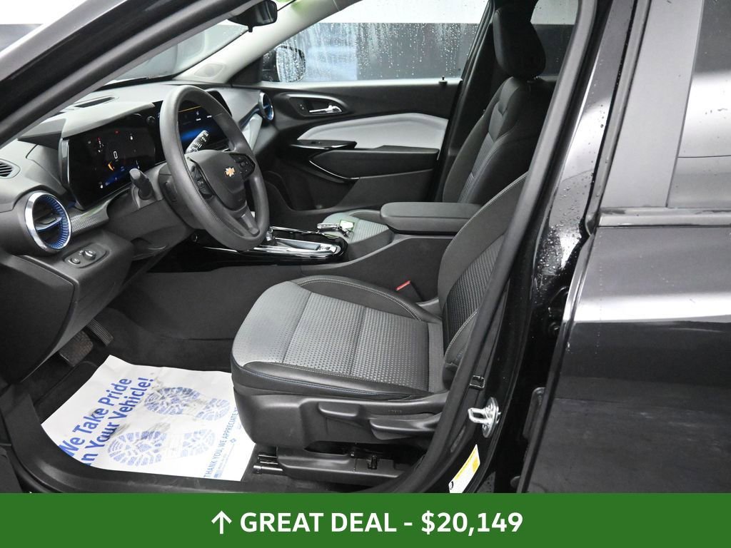 Used 2025 Chevrolet Trax LT image 28