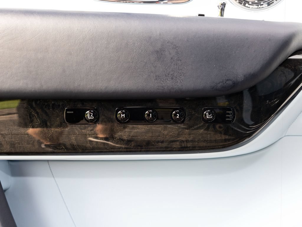 Certified 2022 Rolls-Royce Cullinan w/ Cullinan Package AWD/4WD image 25