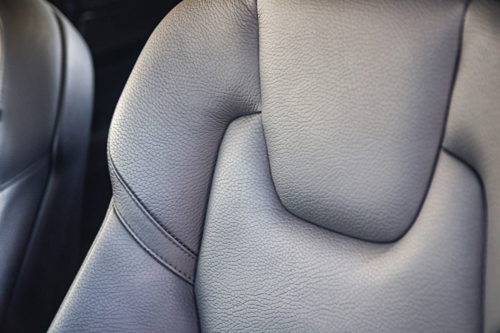 Used 2023 Volvo XC60 T8 Plus w/ Protection Package Premier image 29