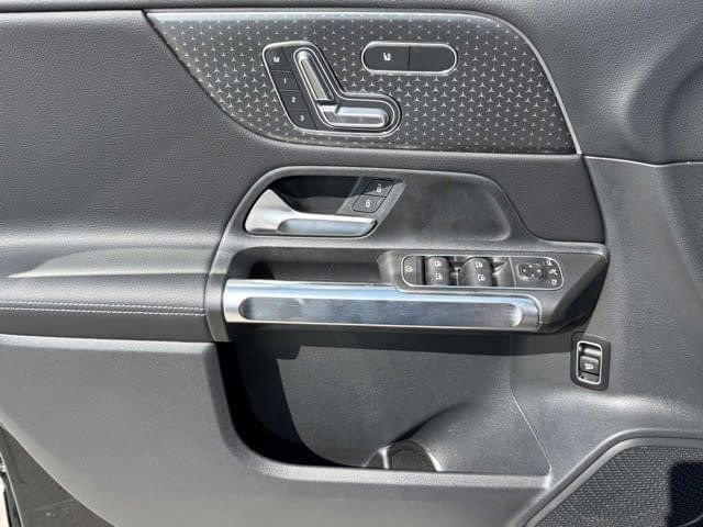 New 2025 Mercedes-Benz GLB 250 image 23