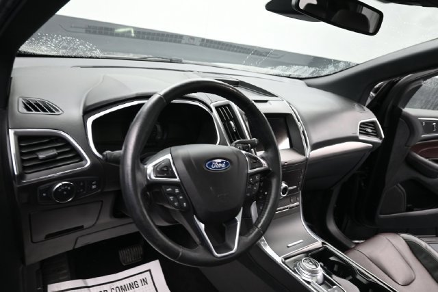 Used 2020 Ford Edge Titanium w/ Equipment Group 301A AWD/4WD image 16