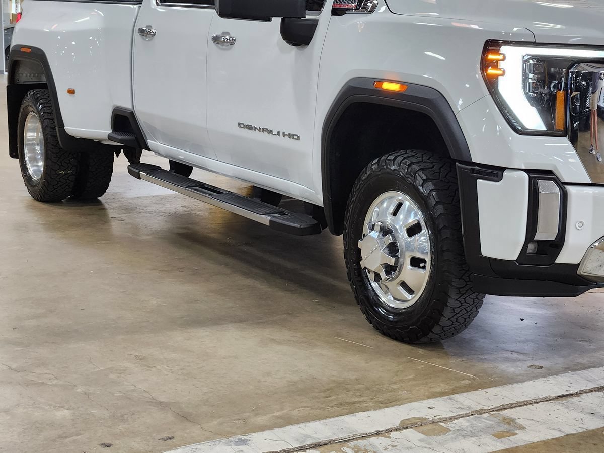 Used 2024 GMC Sierra 3500 Denali w/ Denali Reserve Package AWD/4WD image 16
