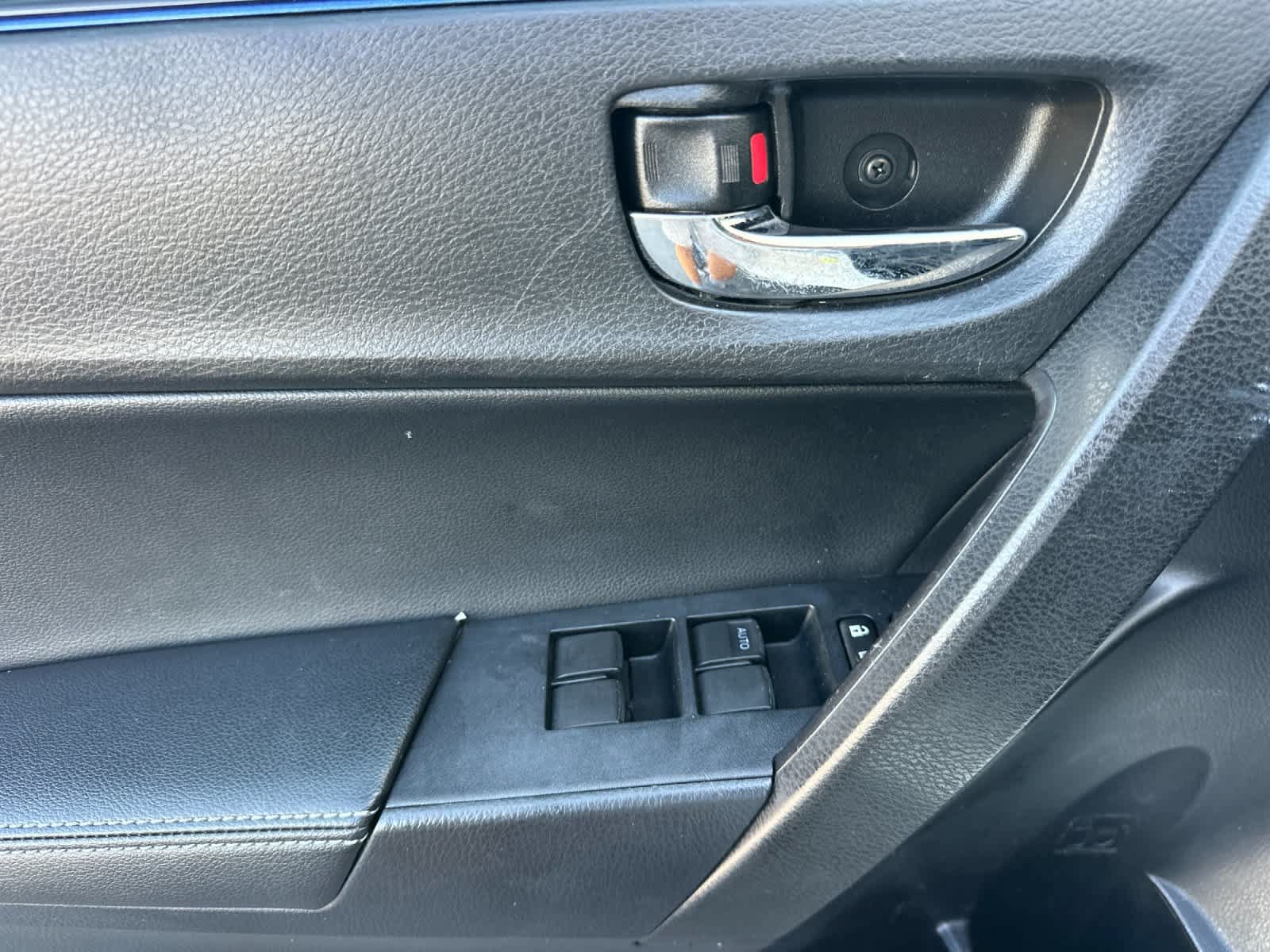 Used 2017 Toyota Corolla SE FWD image 13