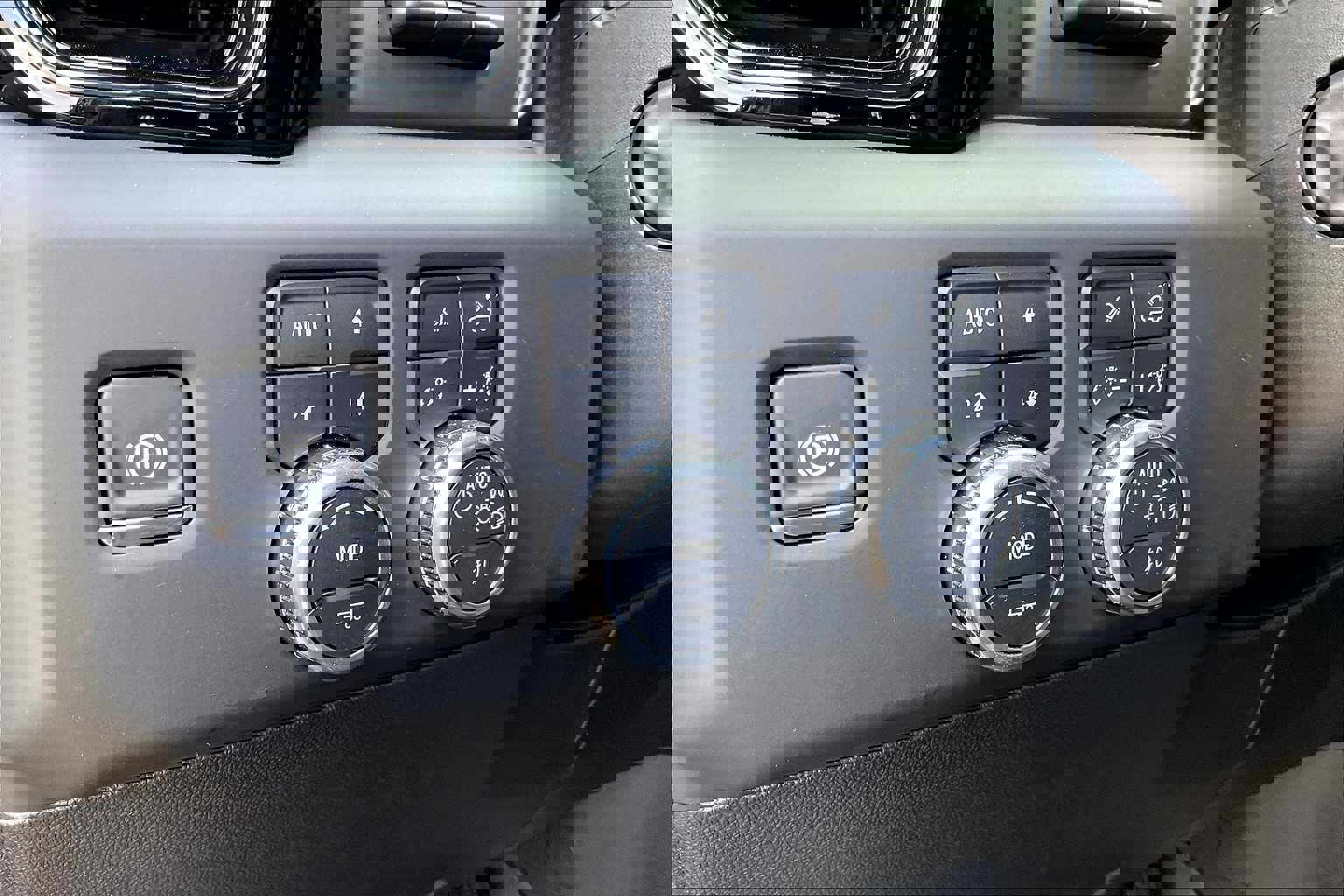 New 2025 GMC Sierra 1500 AT4 w/ AT4 Premium Package image 13