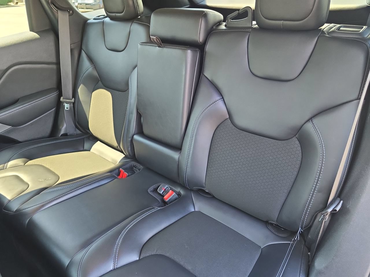 Used 2021 Jeep Cherokee Latitude Plus FWD image 28