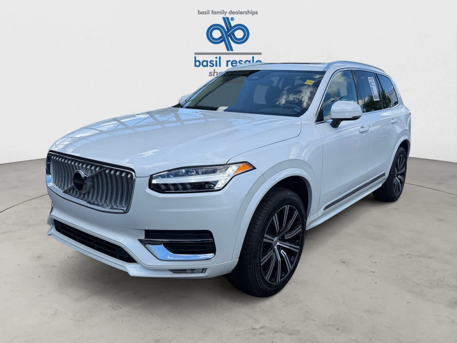 Used 2025 Volvo XC90 B5 Core AWD/4WD image 2
