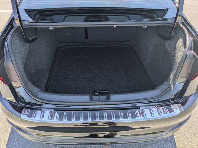 Used 2025 Volkswagen Jetta SE image 13