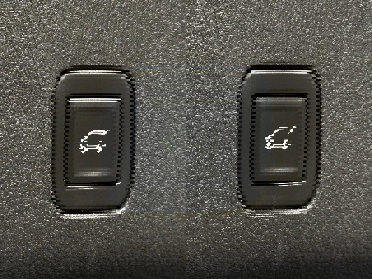 Certified 2022 Chevrolet Tahoe Z71 w/ Luxury Package image 24