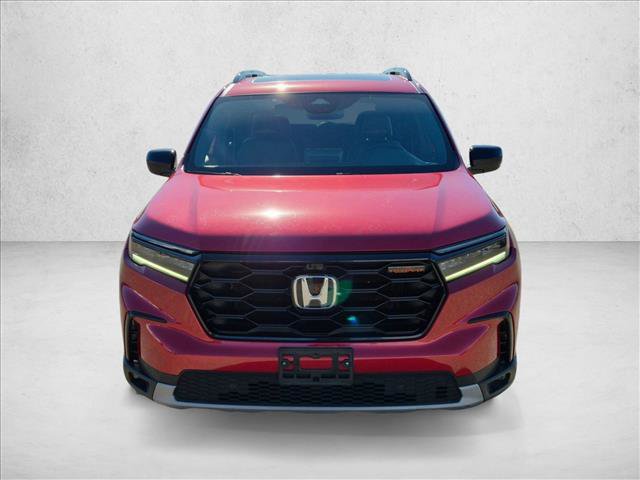 Used 2025 Honda Pilot TrailSport image 2