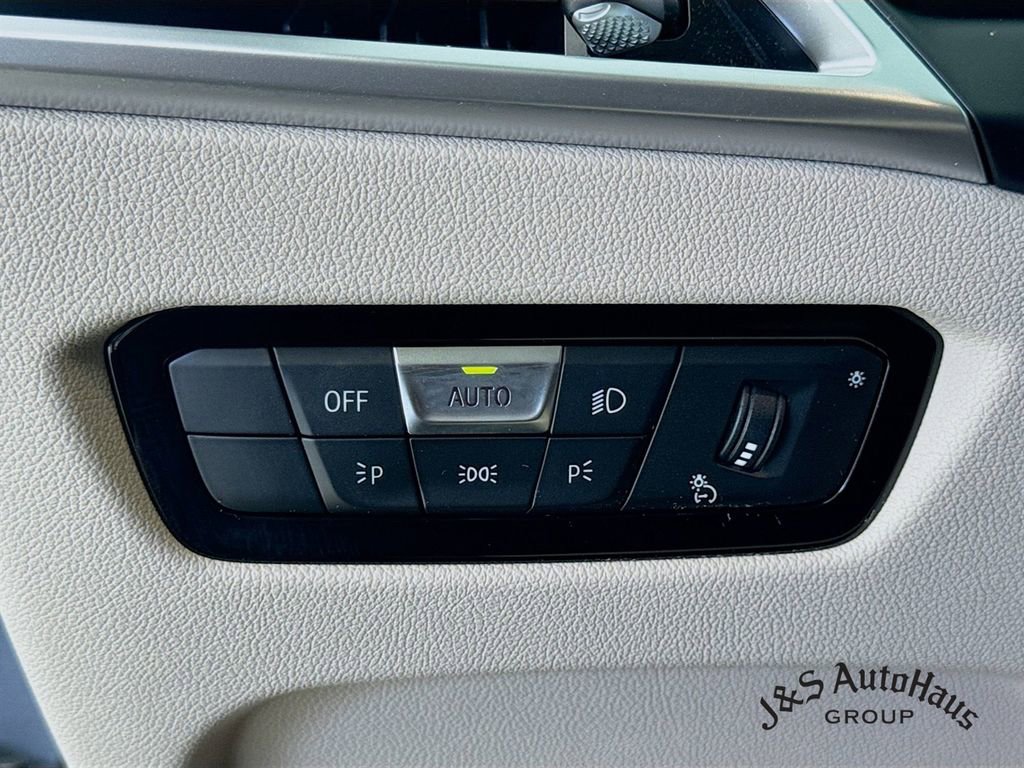 Used 2025 BMW M340i xDrive w/ Premium Package image 10