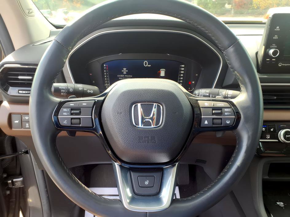 Used 2025 Honda Pilot Elite image 25