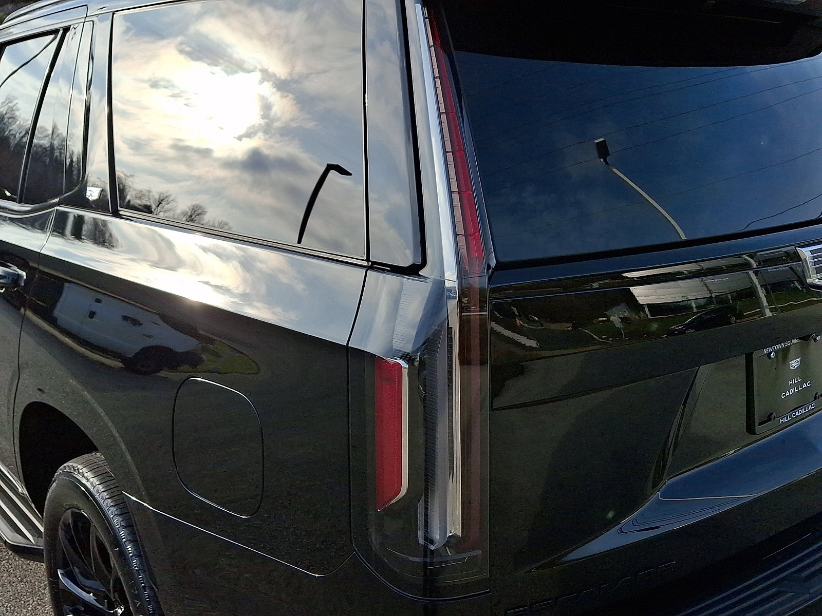 Certified 2024 Cadillac Escalade Sport w/ LPO, ONYX Package image 12