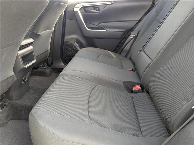 Used 2021 Toyota RAV4 LE image 17