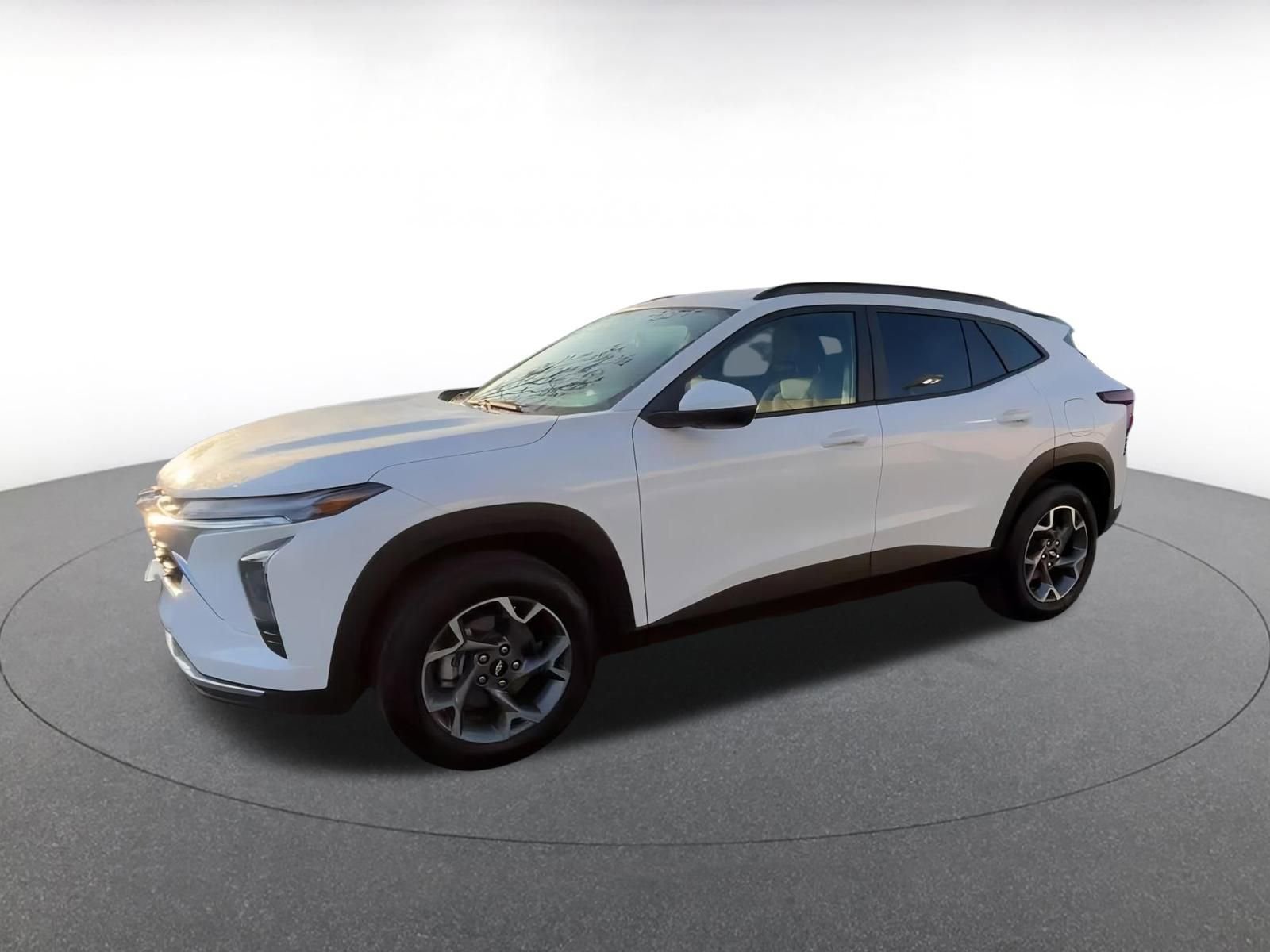 Used 2025 Chevrolet Trax LT image 8