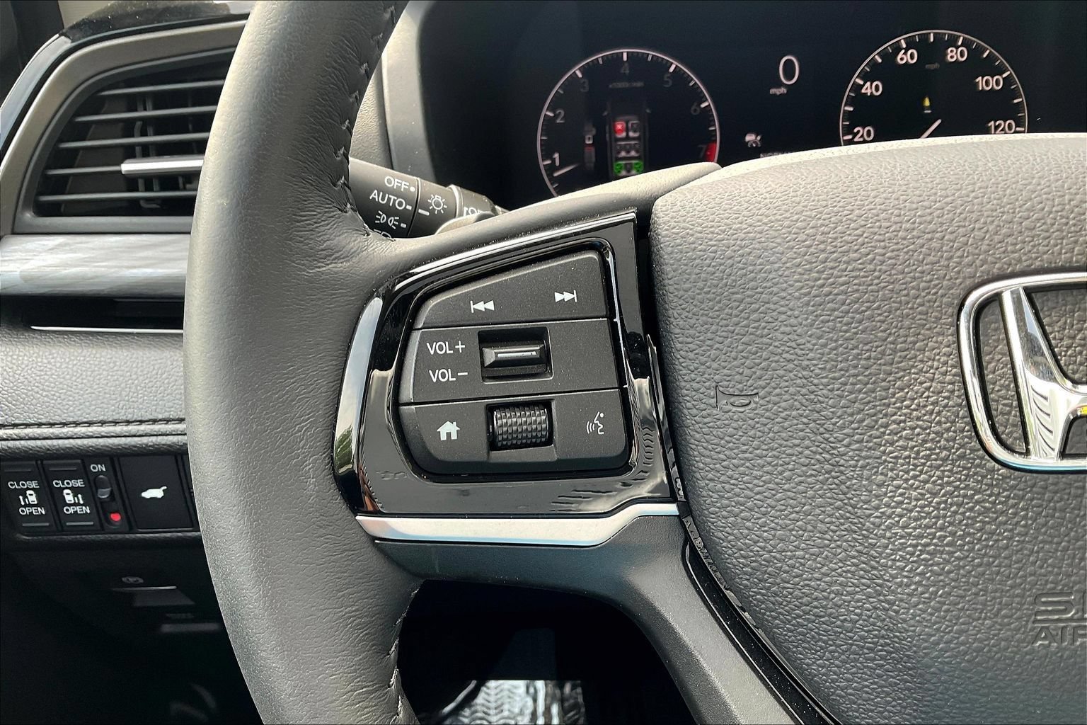 Used 2026 Honda Odyssey Elite image 11