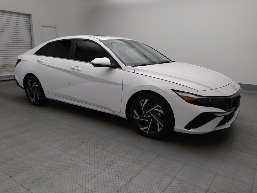 Used 2025 Hyundai Elantra SEL FWD image 11