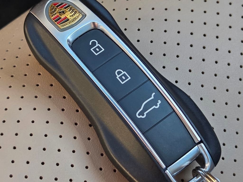 Used 2024 Porsche Cayenne image 42