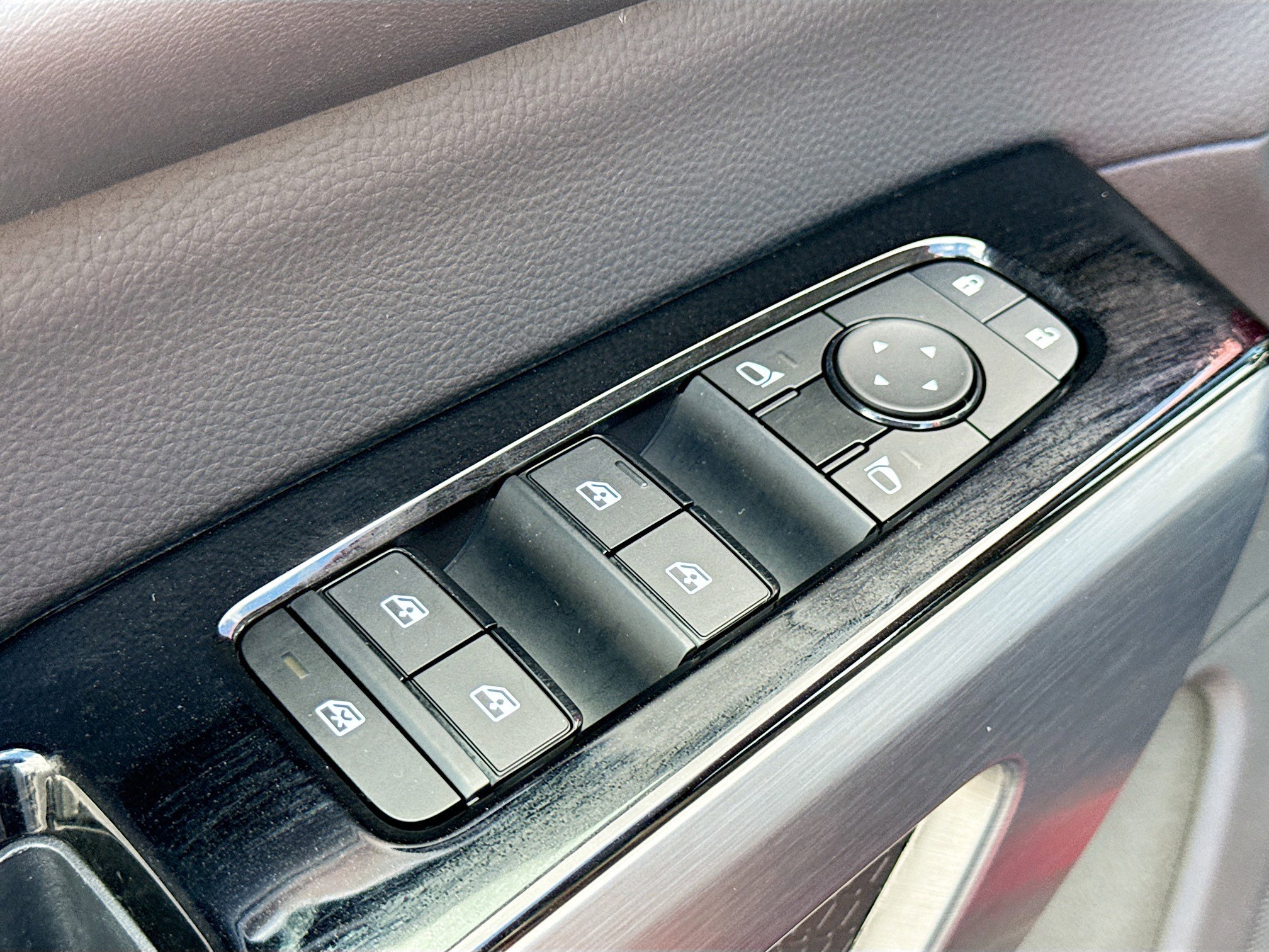 Certified 2024 Nissan Pathfinder SL image 8