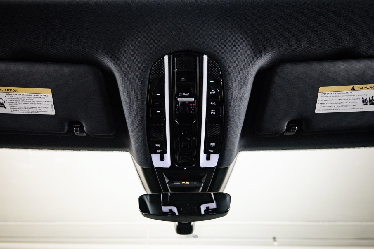 Certified 2023 Porsche Cayenne AWD/4WD image 20