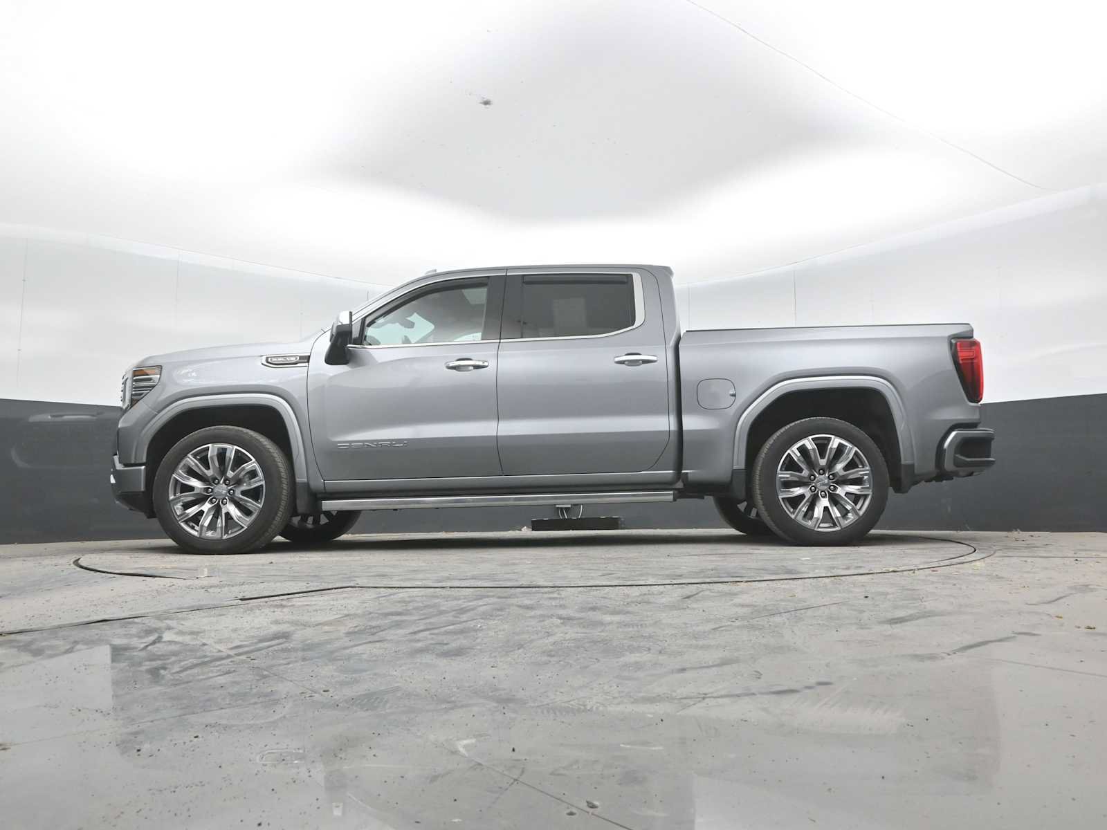 Used 2025 GMC Sierra 1500 Denali w/ Denali Reserve Package AWD/4WD image 42