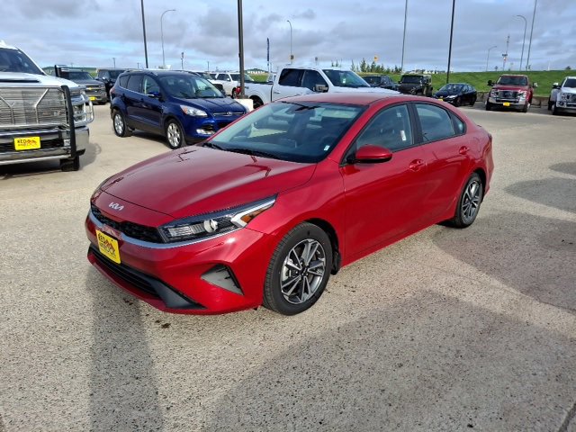 Used 2023 Kia Forte LXS image 3