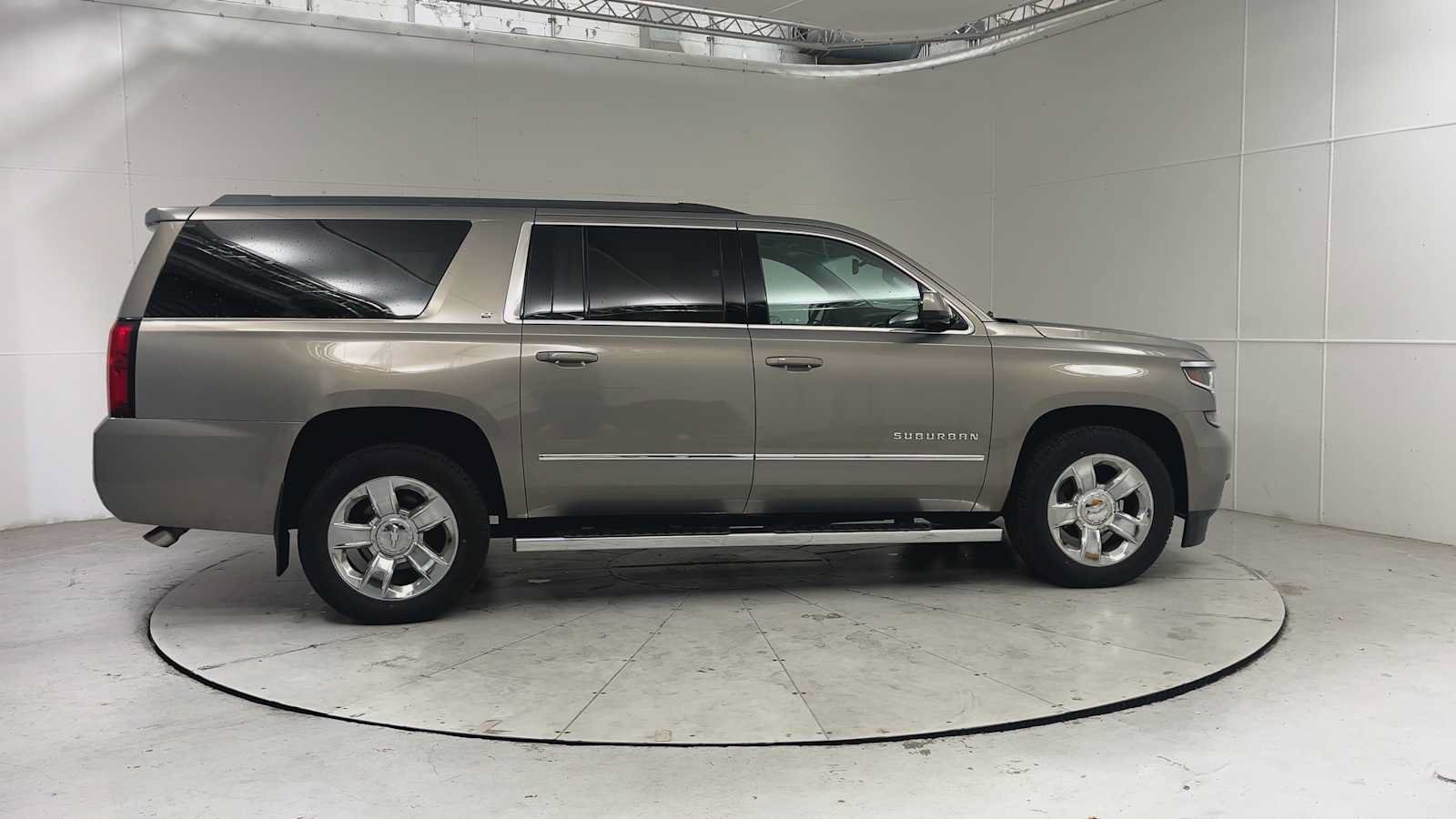 Used 2018 Chevrolet Suburban LT w/ LT Signature Package AWD/4WD image 9