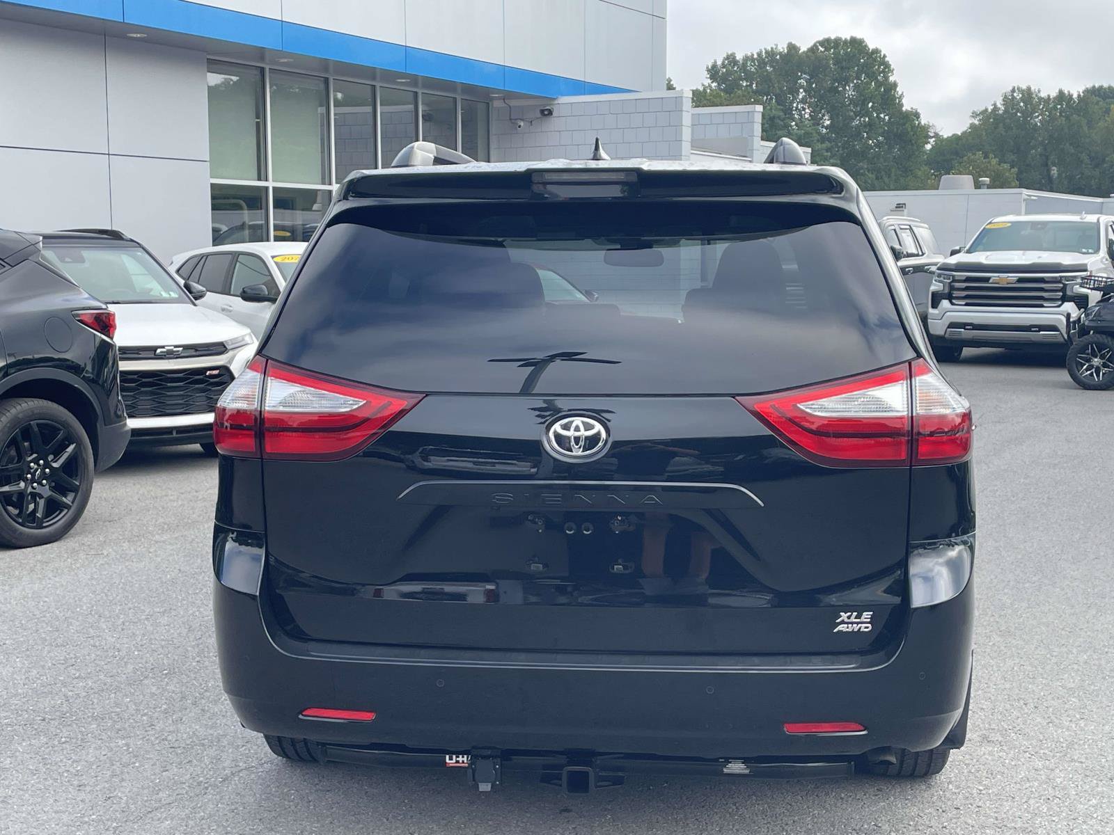 Used 2018 Toyota Sienna XLE w/ XLE Navigation Package AWD/4WD image 4