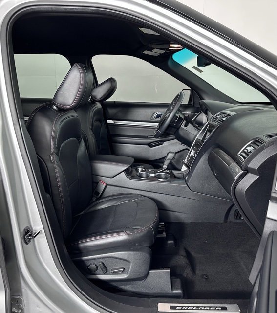 Used 2019 Ford Explorer Sport image 26