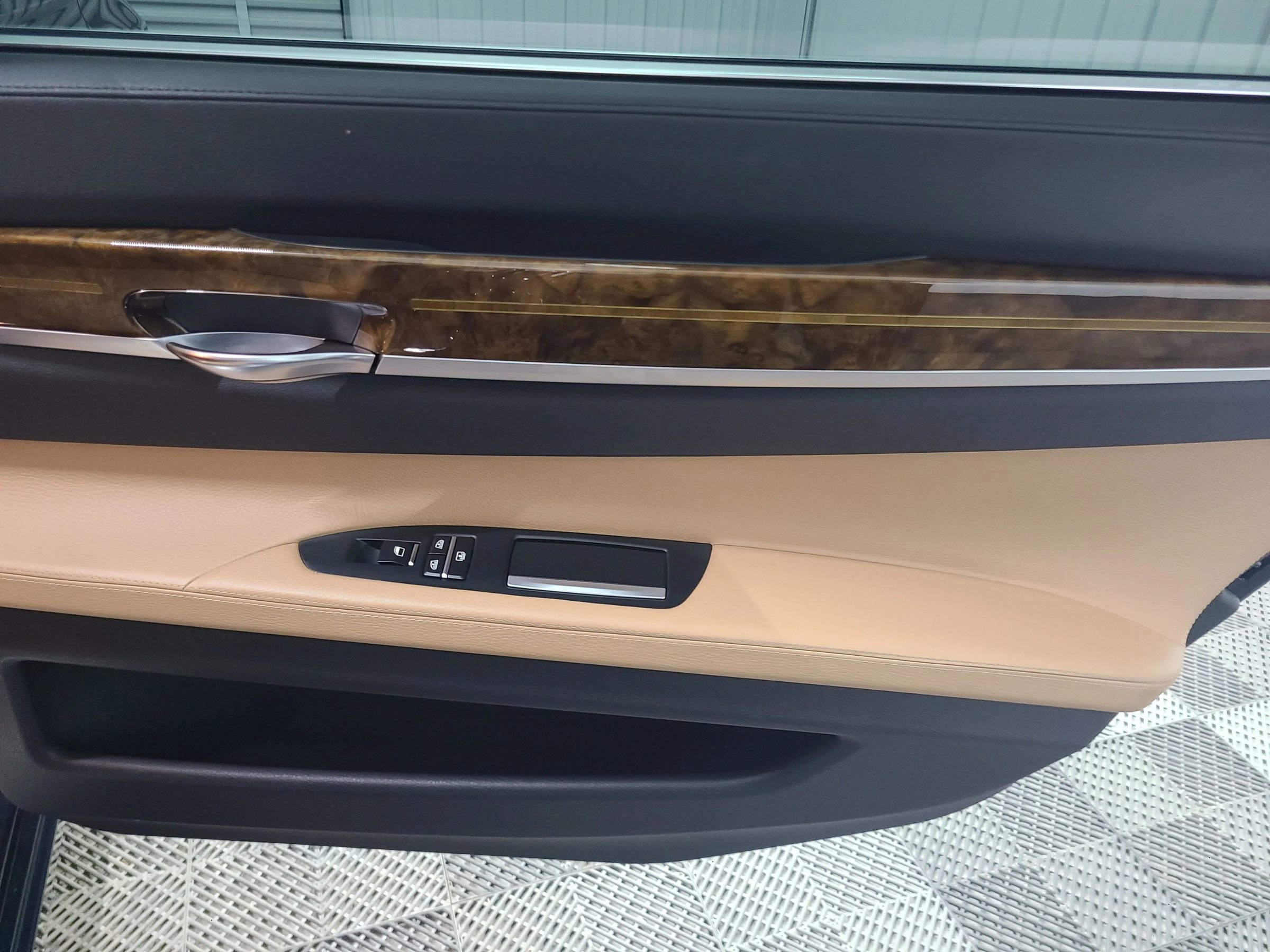 Used 2014 BMW 740Li image 26