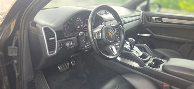 Used 2019 Porsche Cayenne Turbo w/ Premium Plus Package AWD/4WD image 13
