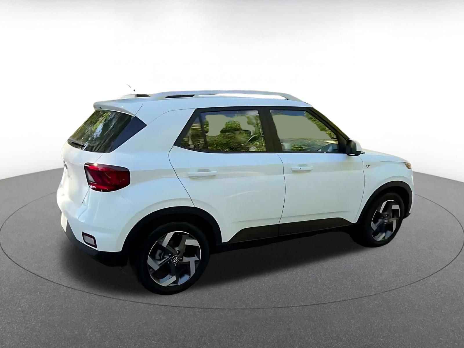 Used 2026 Hyundai Venue SEL FWD image 14