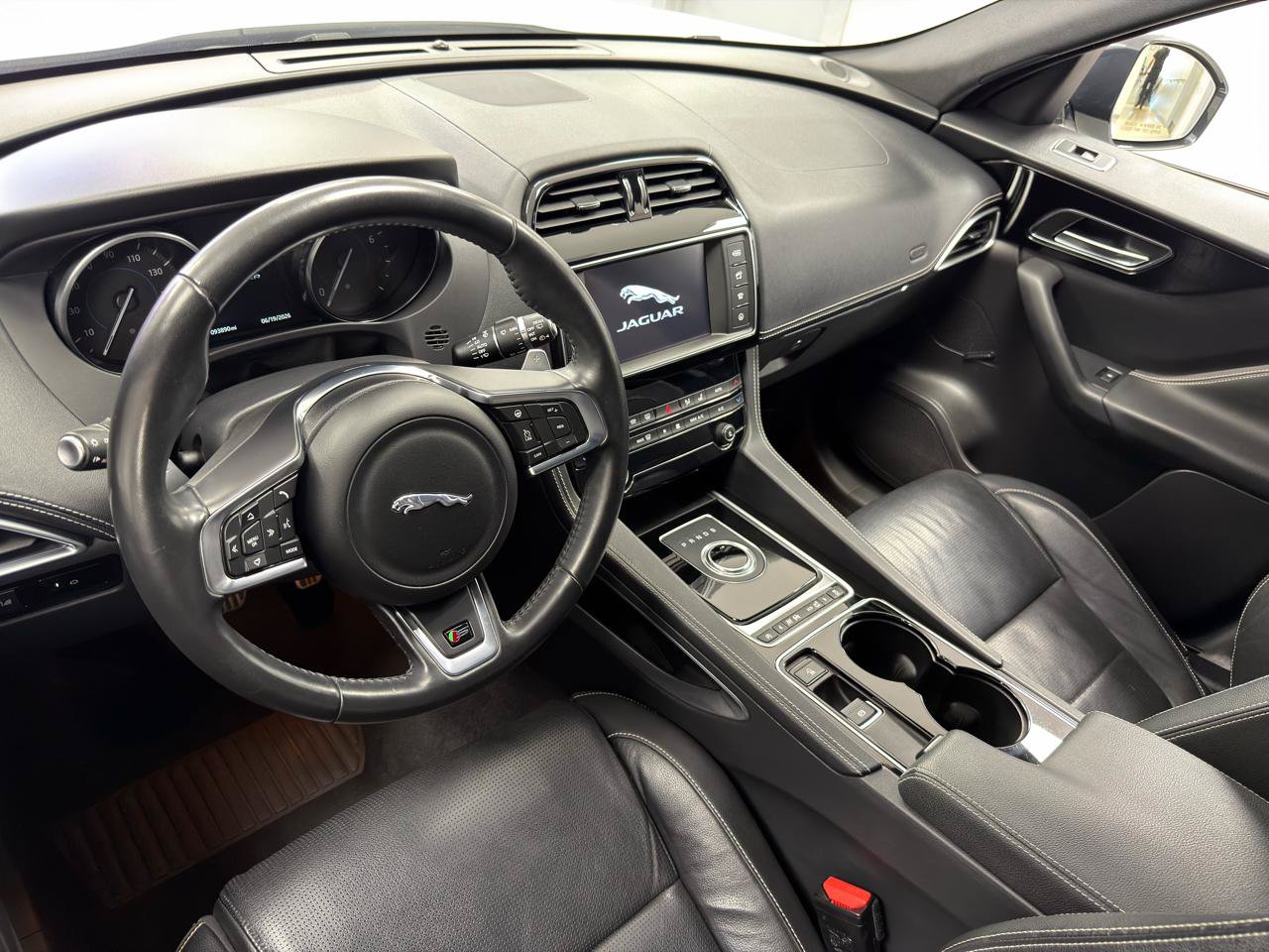 Used 2017 Jaguar F-PACE S AWD/4WD image 27