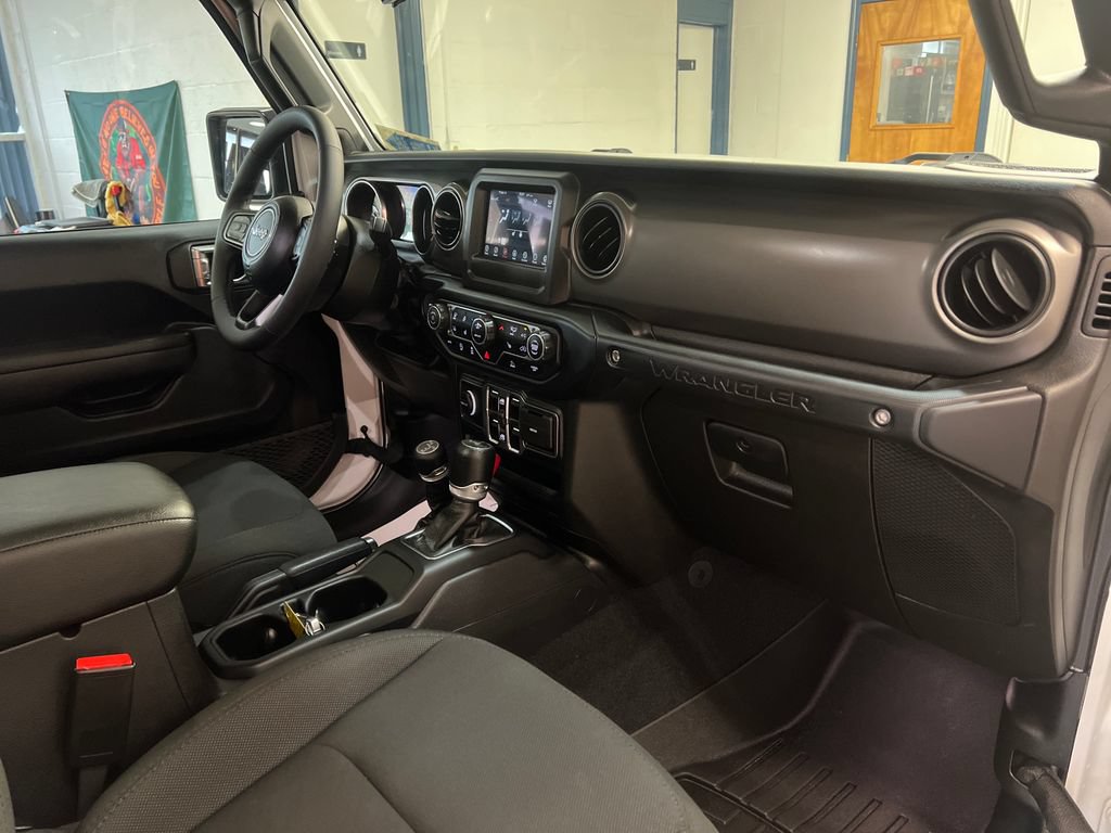 Used 2023 Jeep Wrangler Unlimited Sport AWD/4WD image 39