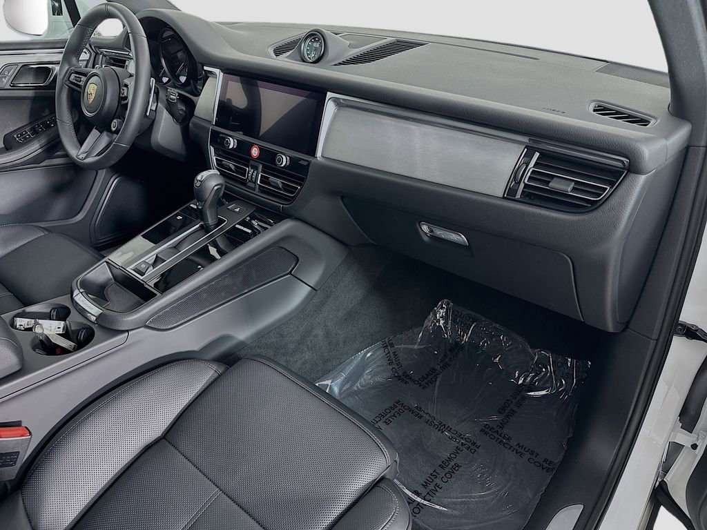 New 2025 Porsche Macan image 31