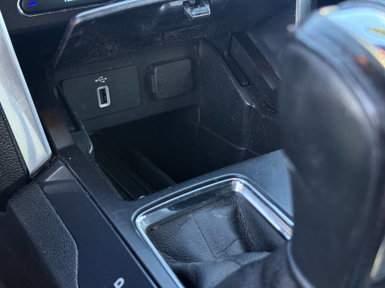 Used 2017 Ford Explorer Limited image 28