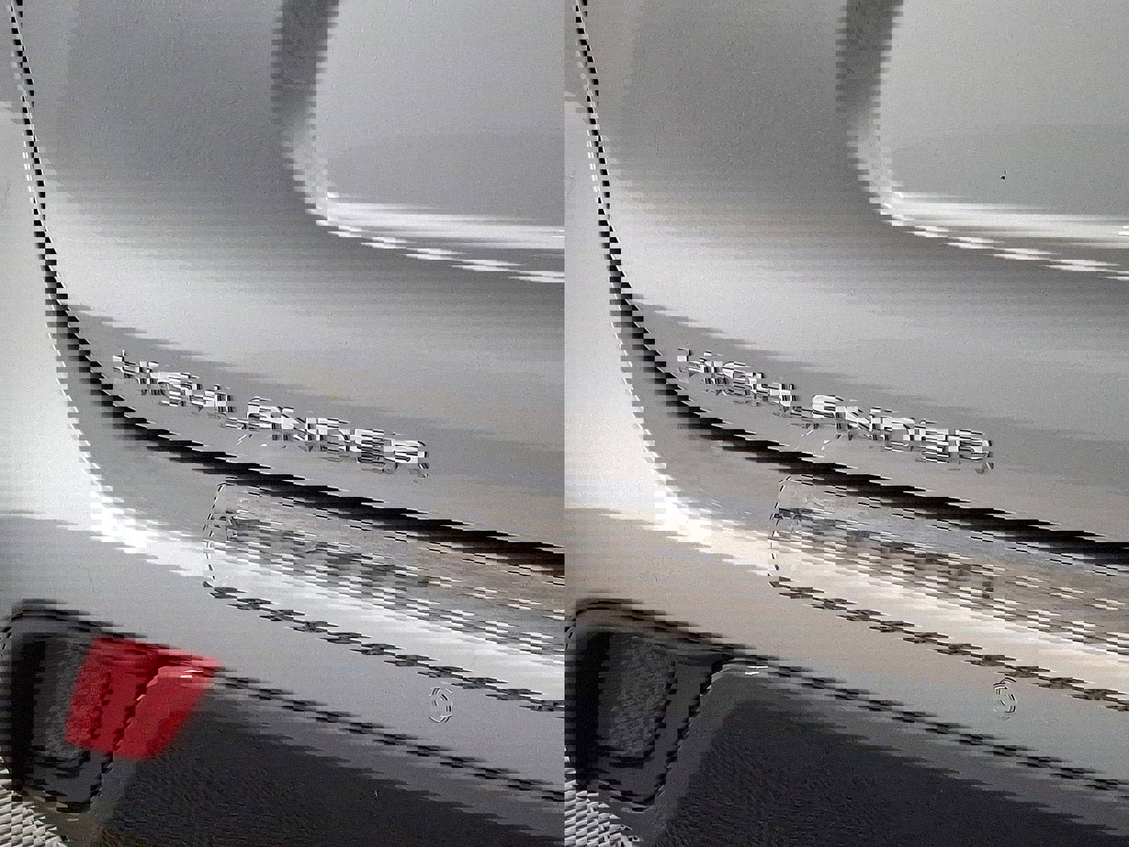 Used 2023 Toyota Highlander Limited image 24