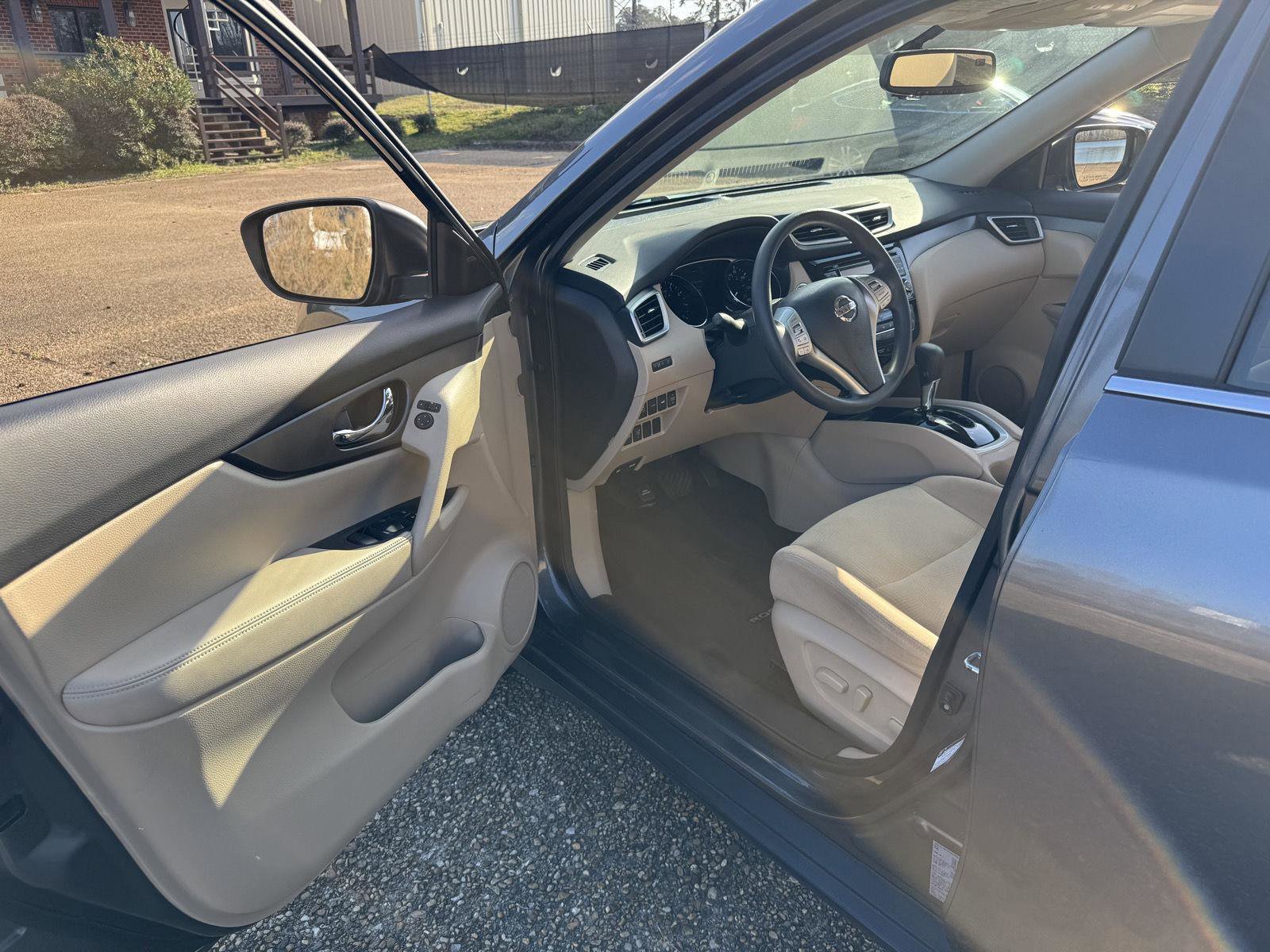 Used 2018 Nissan Rogue SV AWD/4WD image 18