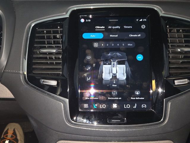 Used 2023 Volvo XC90 B6 Ultimate w/ Protection Package Premier image 19