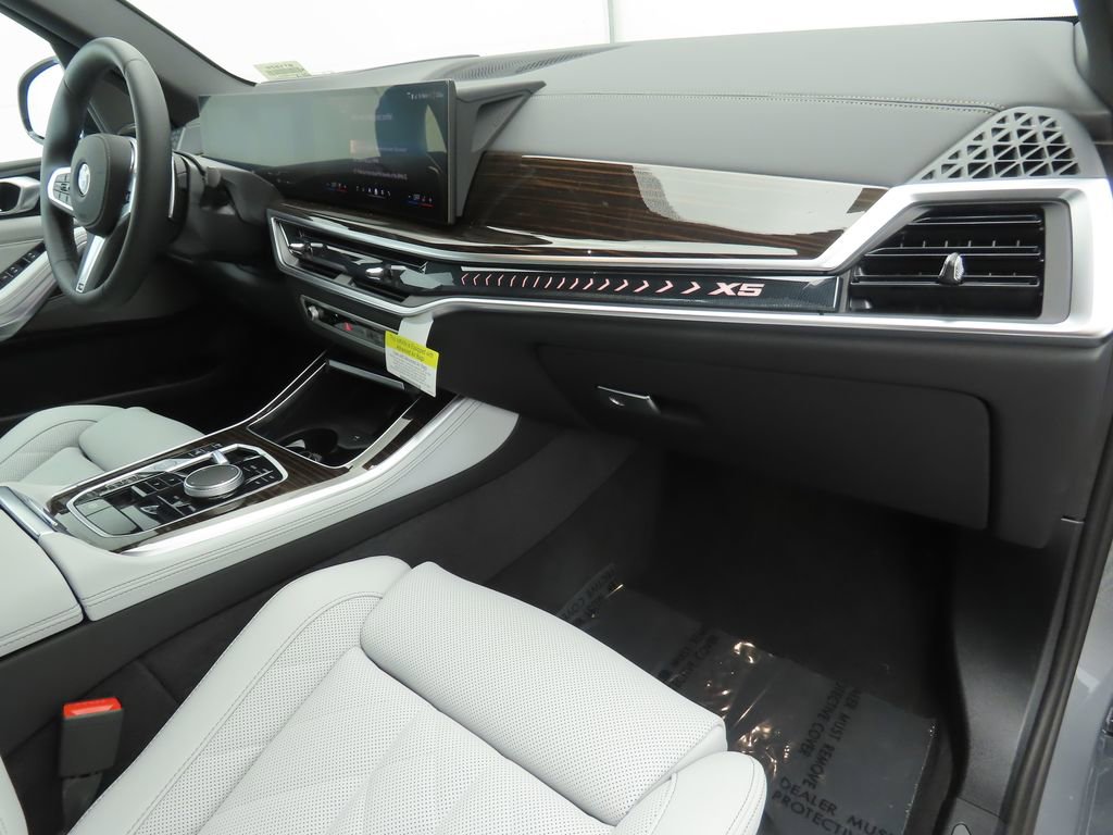 New 2026 BMW X5 sDrive40i w/ M Sport Package image 17